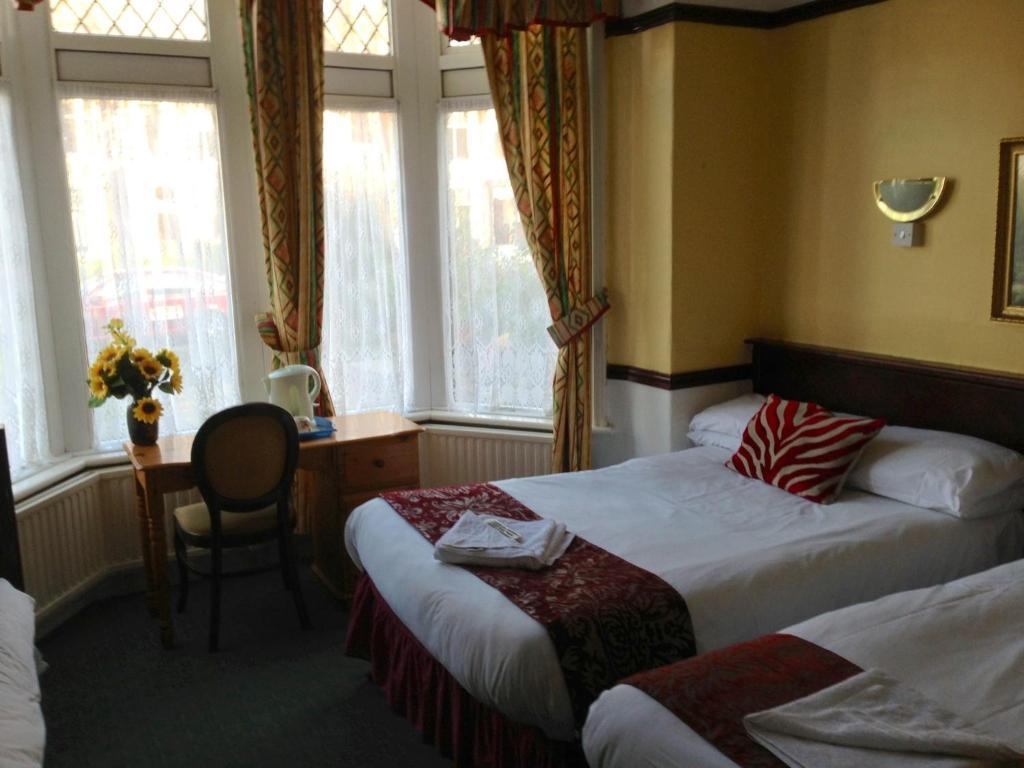 Penrhys Hotel Cardiff Bagian luar foto